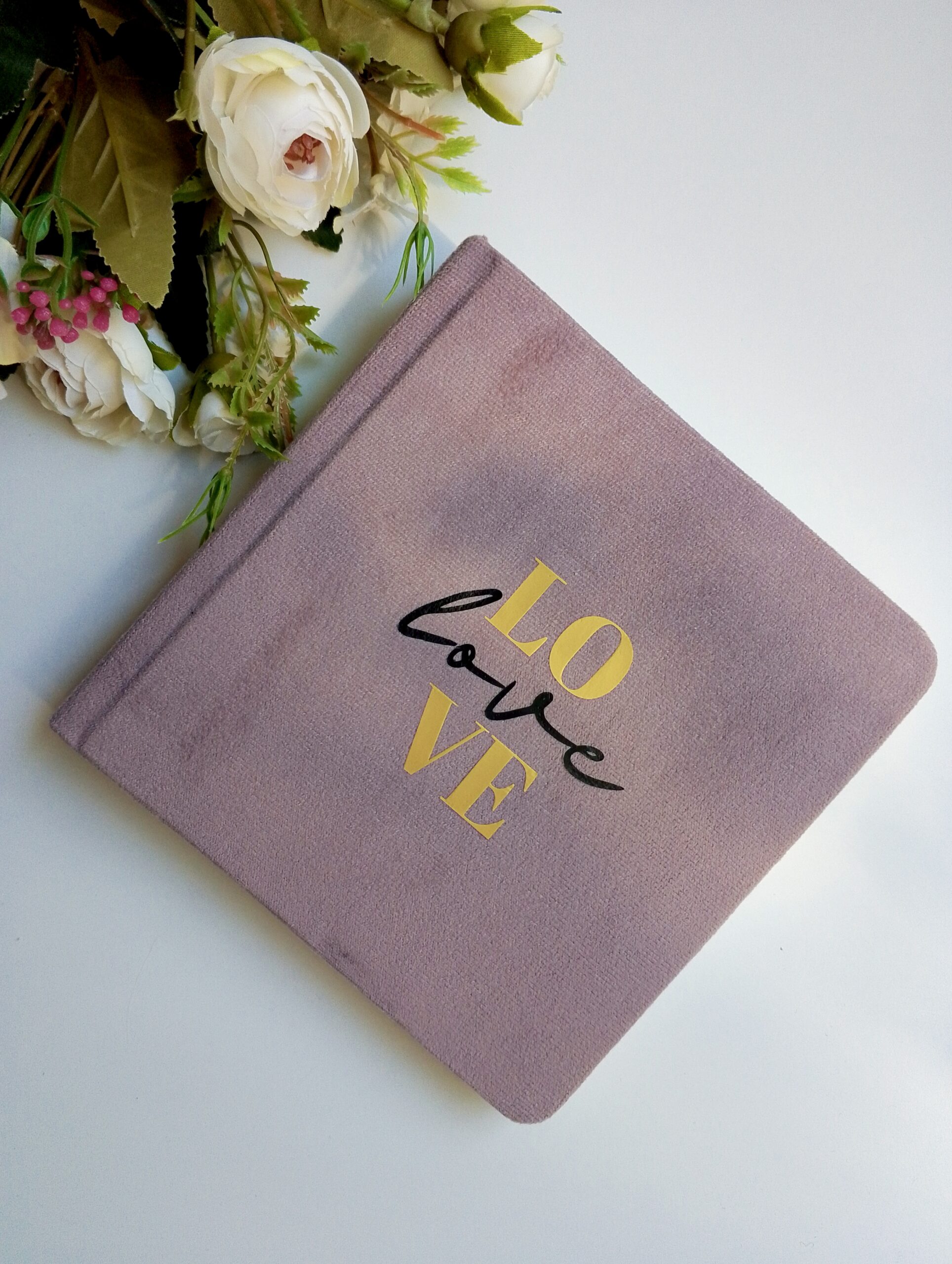 welurowy album na zdjęcia "love" kompaktowy i elegancki ( 15 x 15 cm ) welurowy album na zdjęcia "love" kompaktowy i elegancki ( 15 x 15 cm )
