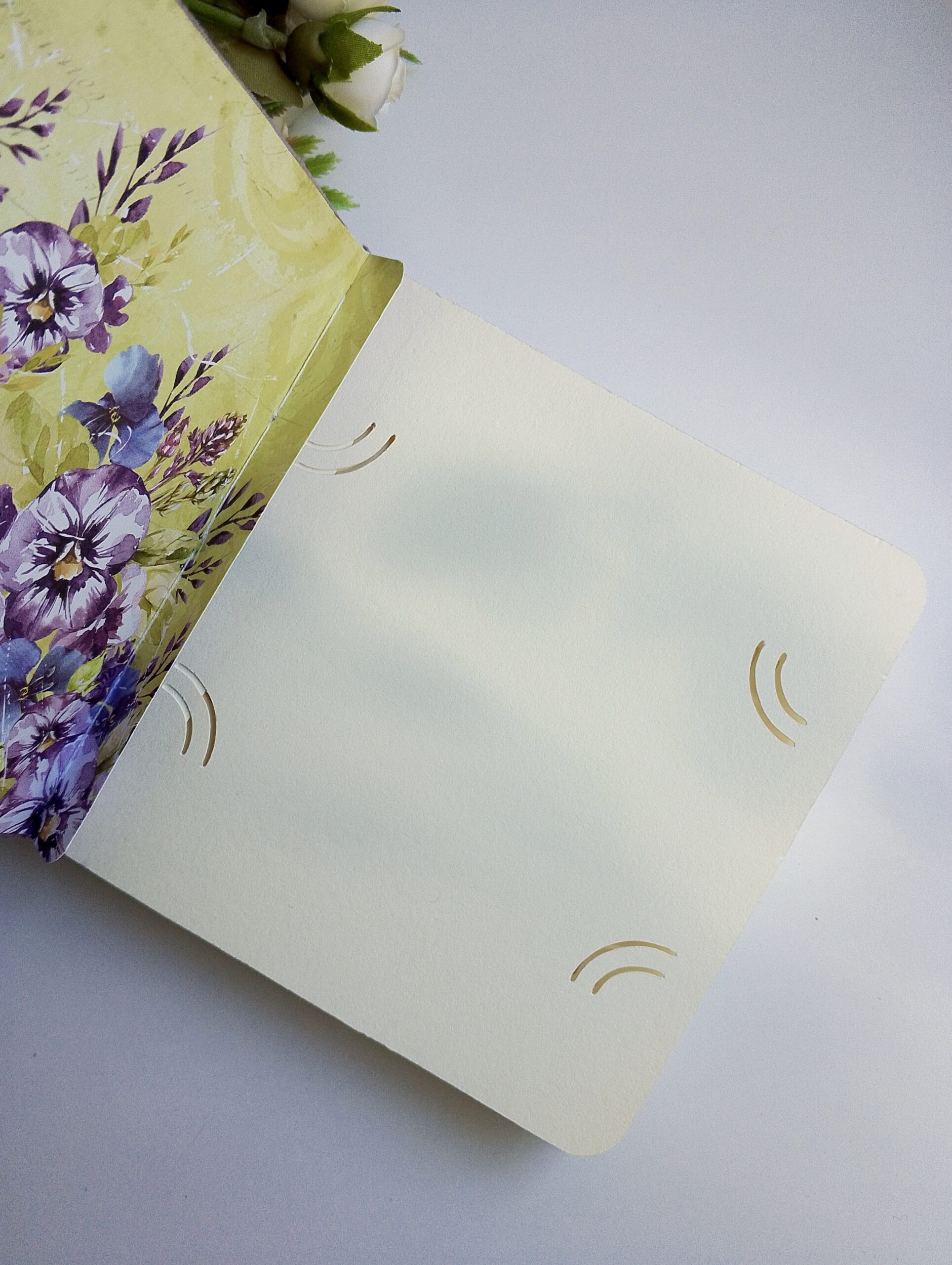 welurowy album na zdjęcia "love" kompaktowy i elegancki ( 15 x 15 cm ) welurowy album na zdjęcia "love" kompaktowy i elegancki ( 15 x 15 cm )